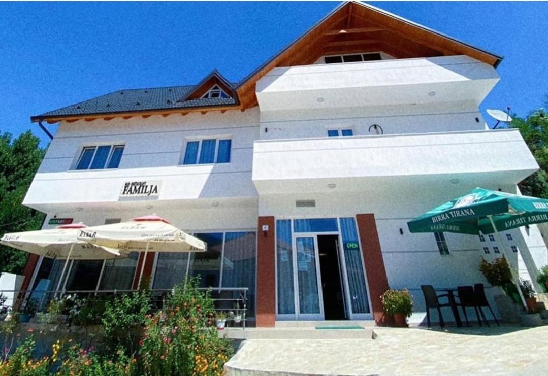 Bar-Restaurant-Hotel-Familja Klos Exterior foto